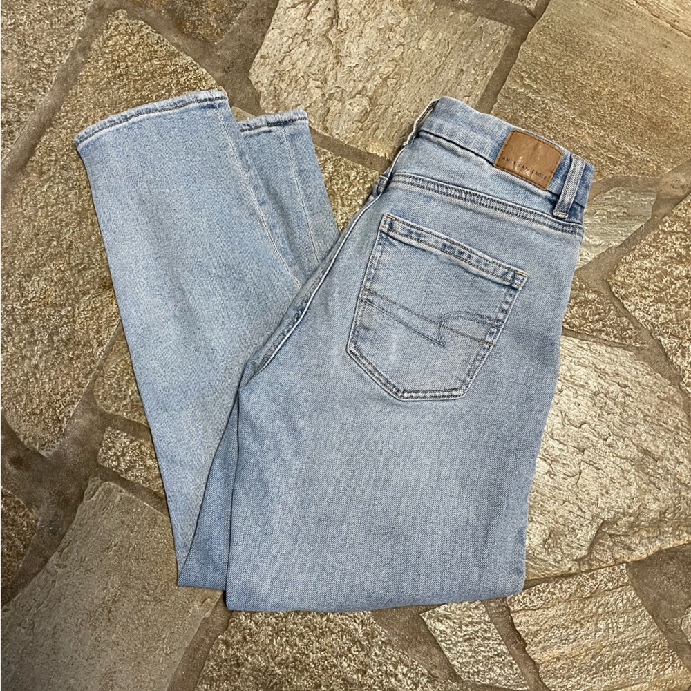 American Eagle- Women’s Curvy Mom jean